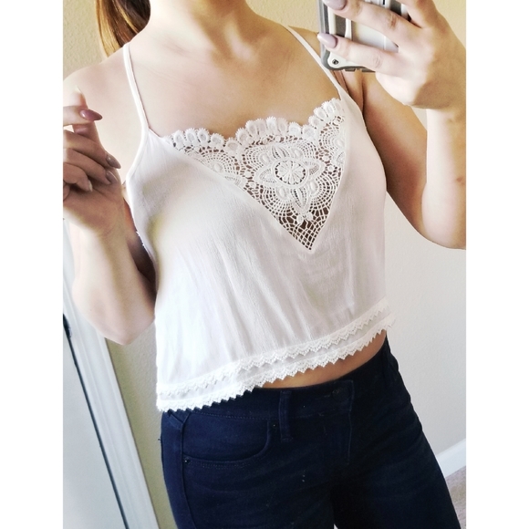 Forever 21 Tops - 3/$20⭐ Forever 21 White lace racerback crop top